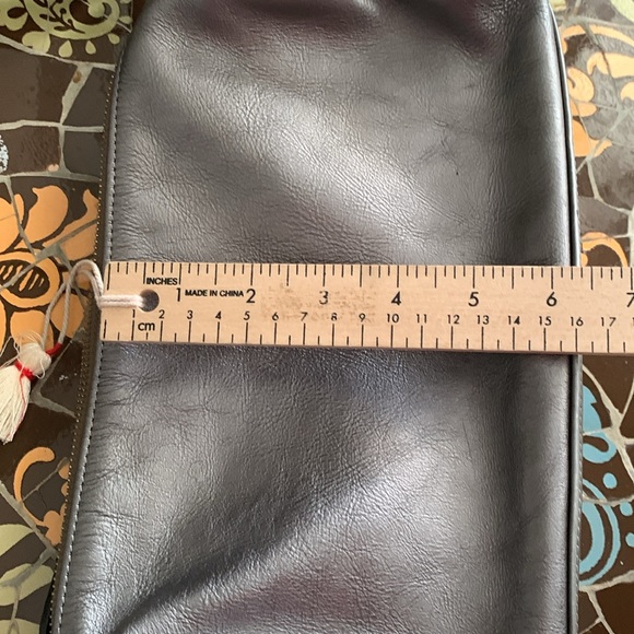 SUNDANCE METALLIC GOLD TONE LEATHER SHOULDER BAG. O/S - Picture 12 of 12